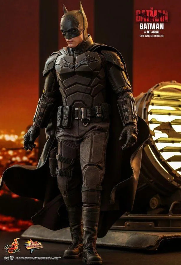 HOTMMS641 The Batman - Batman and Bat-Signal 1:6 Scale Action Figure Set - Hot Toys - Titan Pop Culture