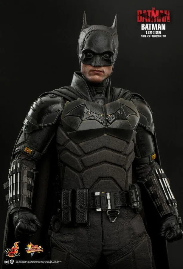 HOTMMS641 The Batman - Batman and Bat-Signal 1:6 Scale Action Figure Set - Hot Toys - Titan Pop Culture