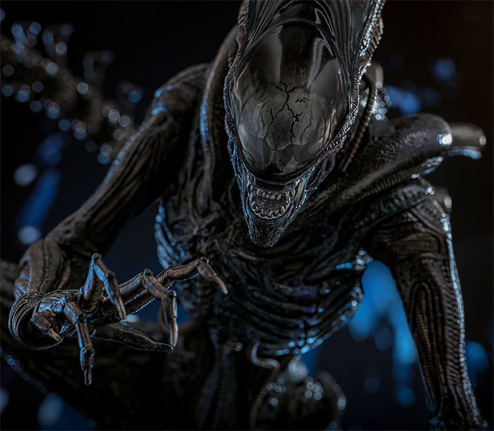 Alien: Romulus - Scorched Xenomorph 1:6 Scale Collectable Action Figure