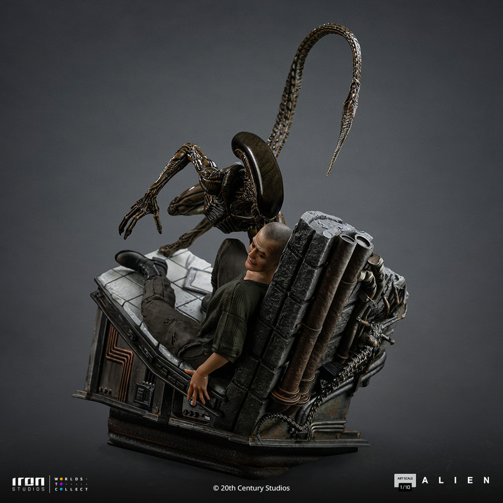 Alien 3 – Ripley & Dog Alien 1:10 Scale Statue