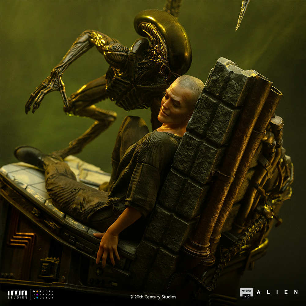Alien 3 – Ripley & Dog Alien 1:10 Scale Statue