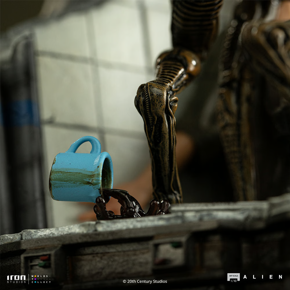 Alien 3 – Ripley & Dog Alien 1:10 Scale Statue