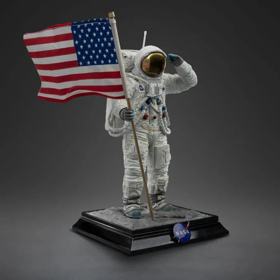 IRO56432 Apollo 11 - Astronaut 1:10 Scale Statue - Iron Studios - Titan Pop Culture