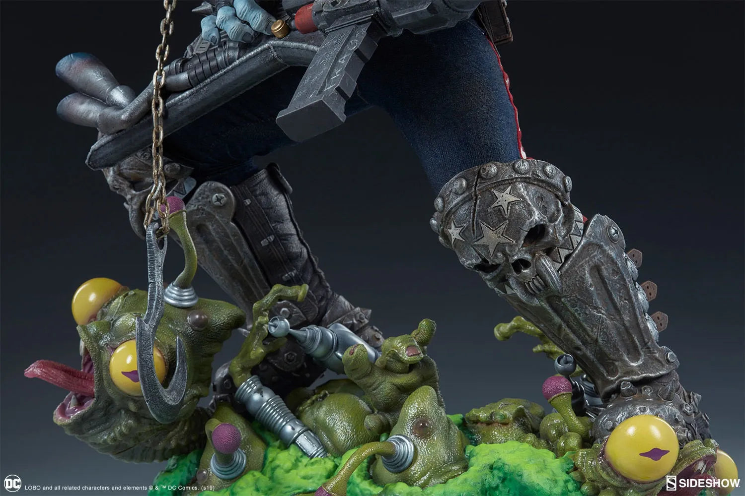 SID300682 DC Comics - Lobo Maquette - Sideshow Collectibles - Titan Pop Culture