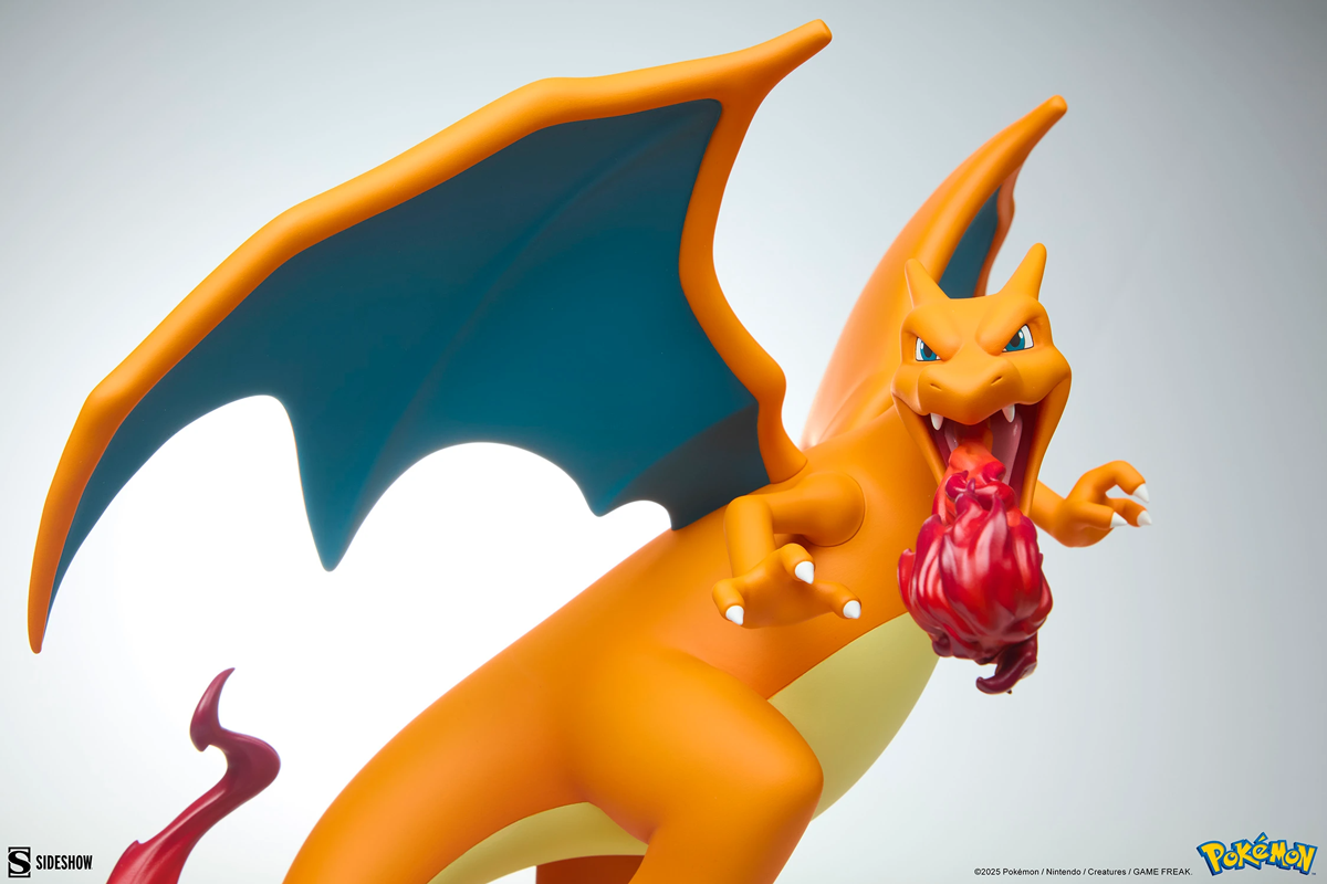 Pokemon - Charizard Statue