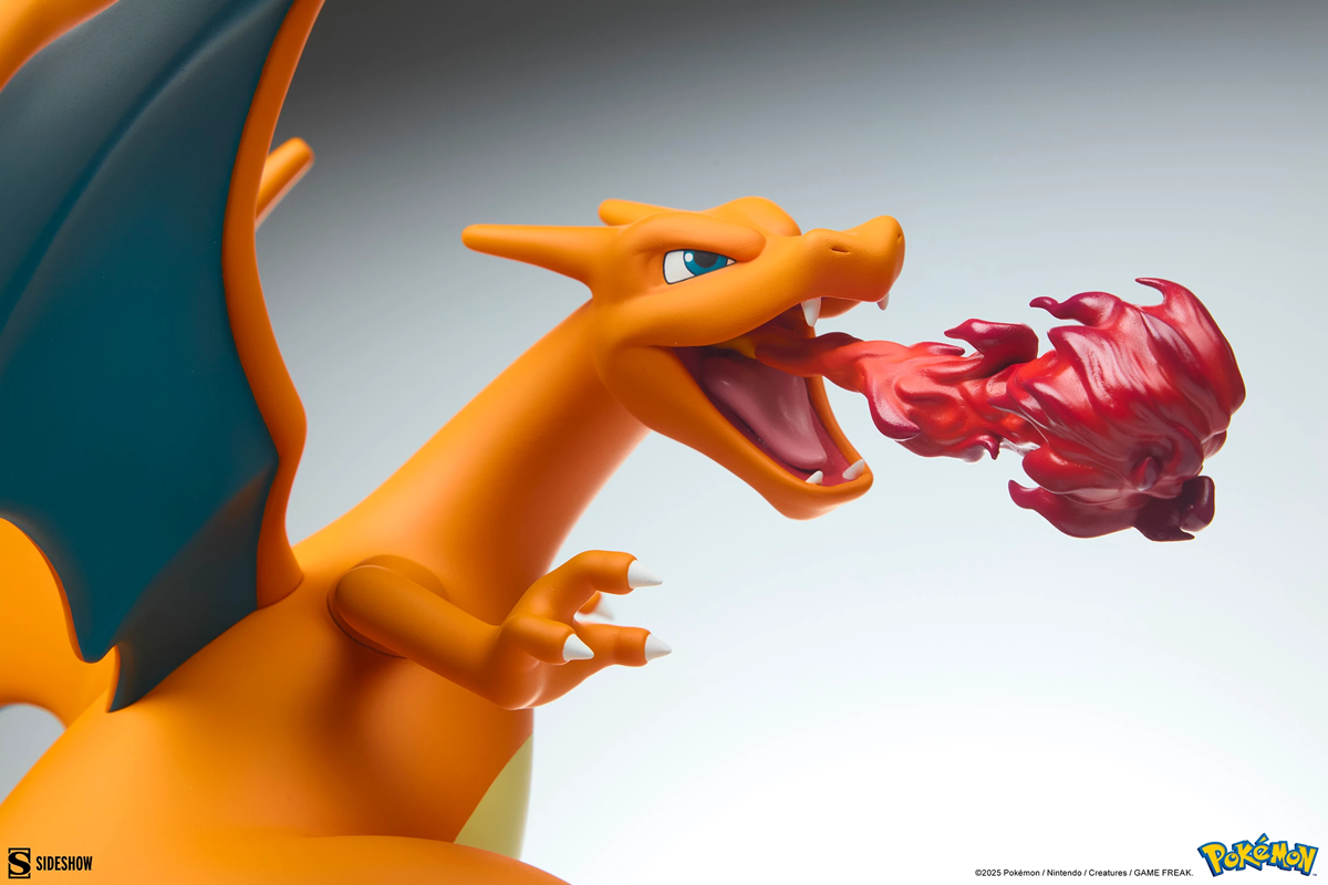 Pokemon - Charizard Statue
