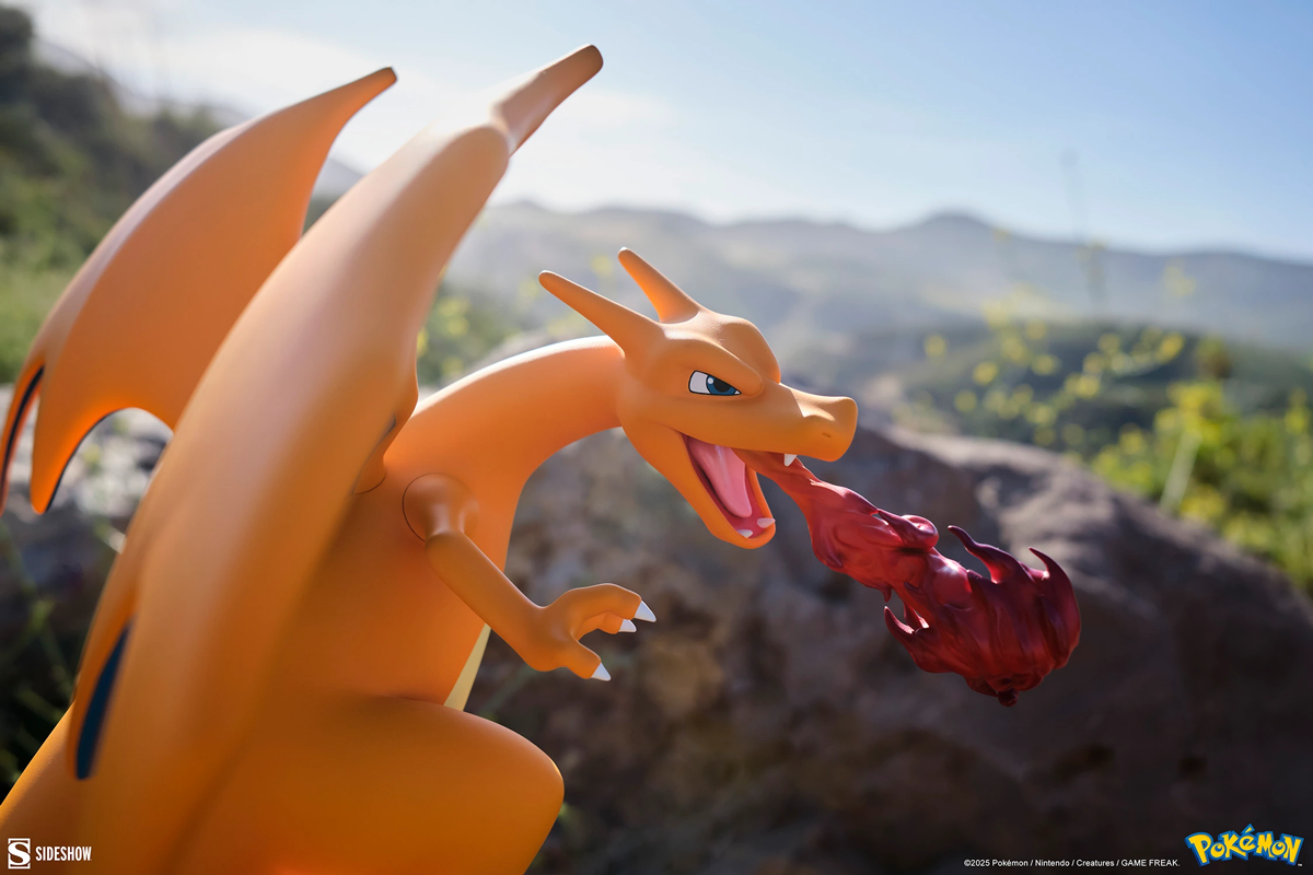 Pokemon - Charizard Statue