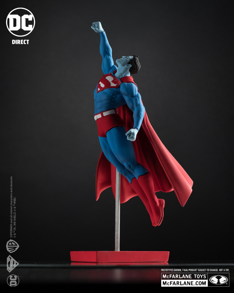 DC Comics - Estatua de resina de Superman Rojo y Azul de Gary Frank
