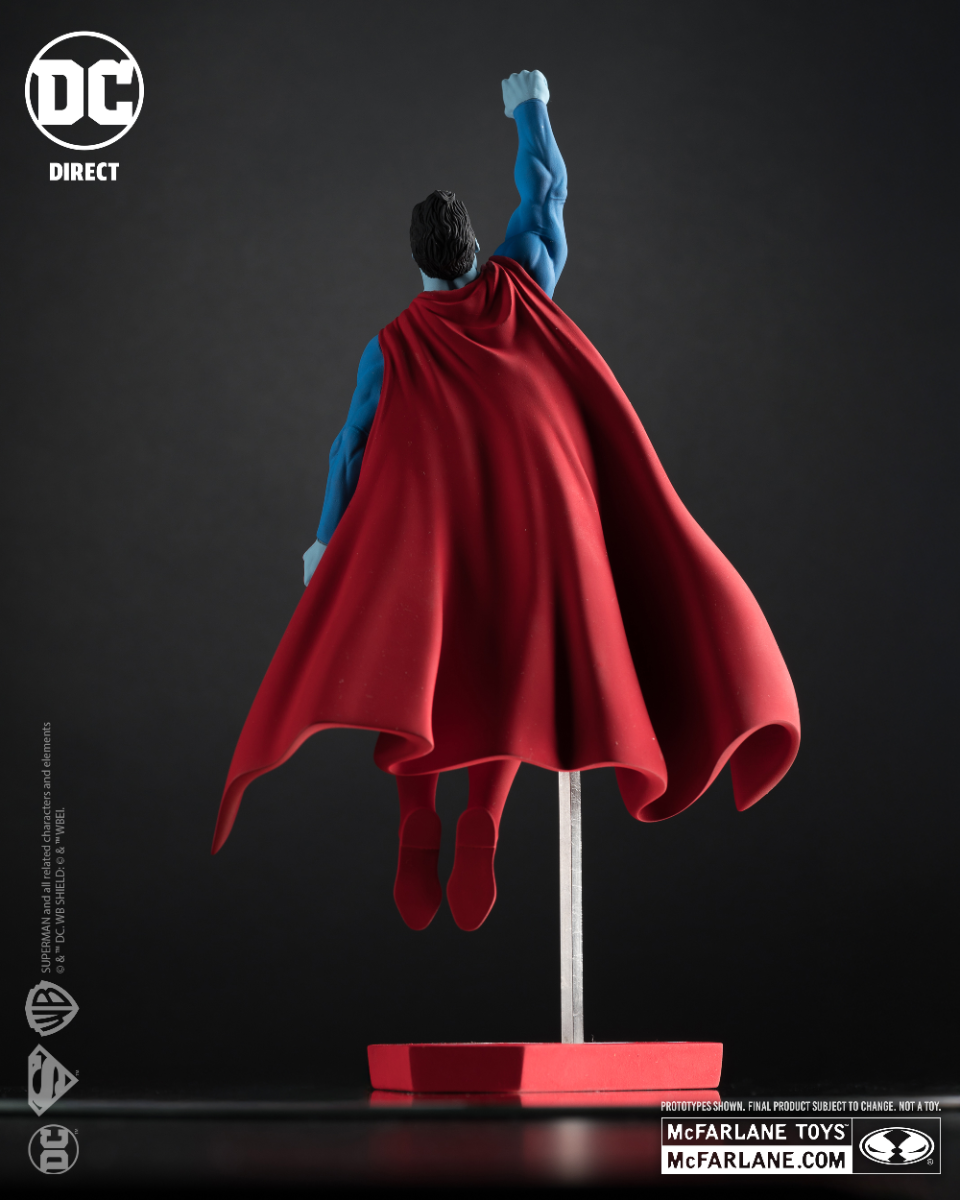 DC Comics - Estatua de resina de Superman Rojo y Azul de Gary Frank