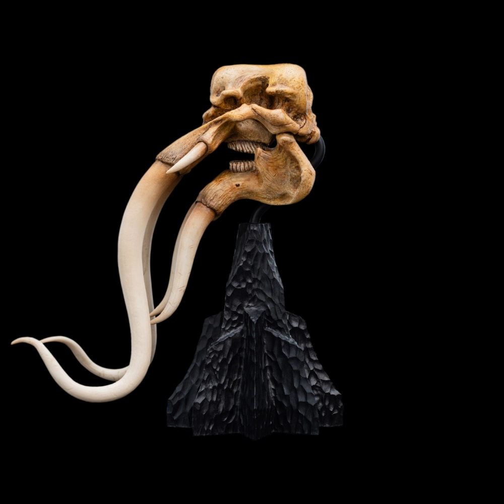 The Lord of the Rings - Skull of A Mumak SDCC 2025 Miniature Statue