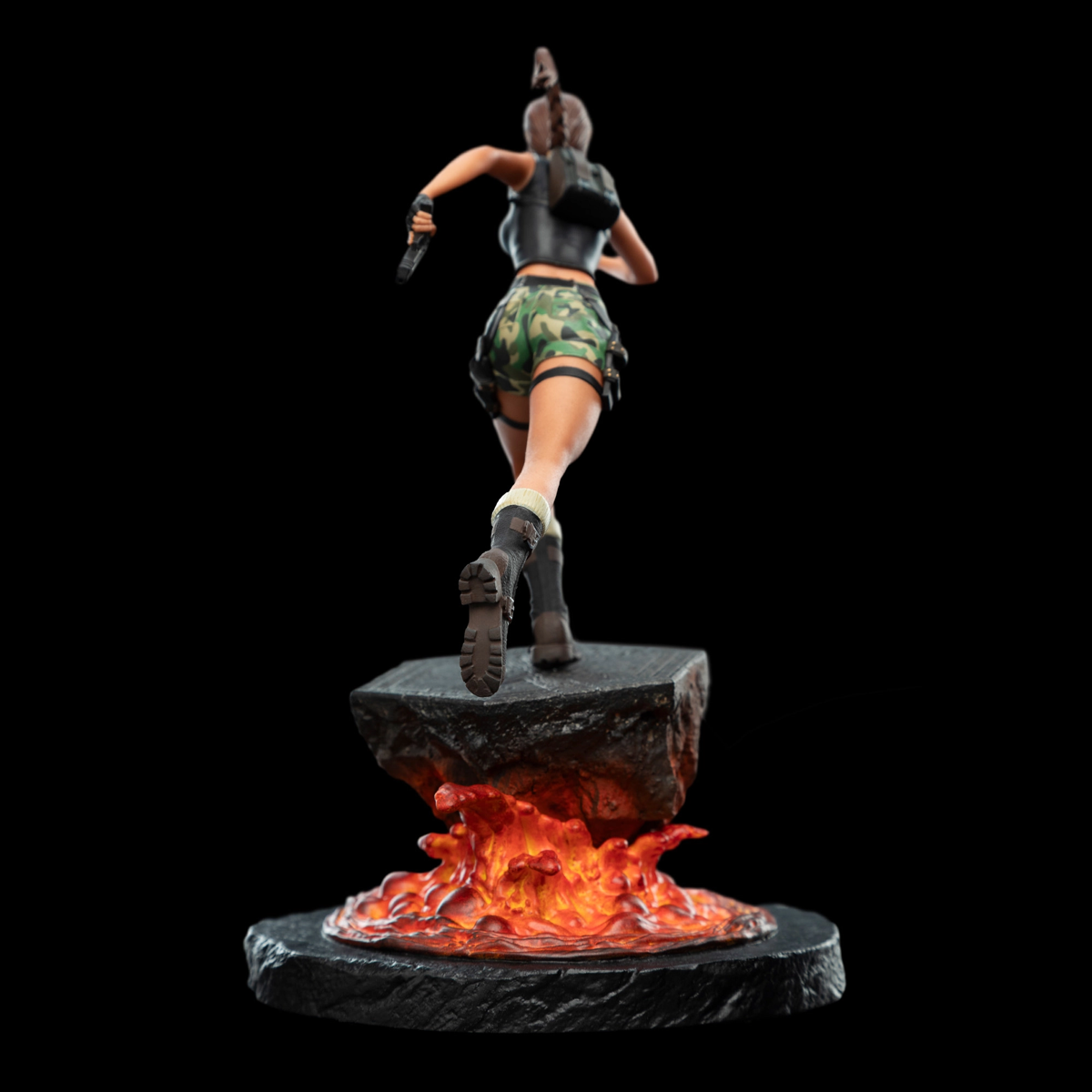 Tomb Raider - Lara Croft Sanctuary of Flame Miniature Figure