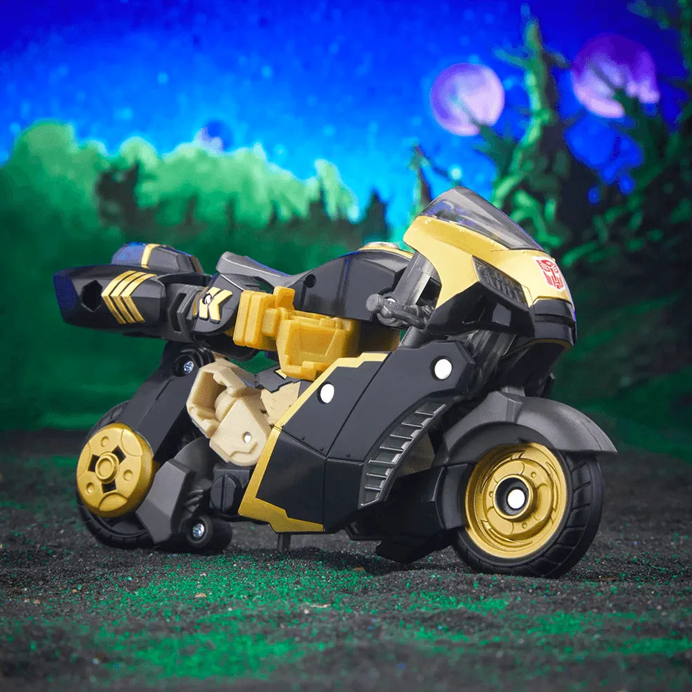 24125 Transformers Legacy Evolution: Deluxe Class - Animated Universe Prowl - Hasbro - Titan Pop Culture