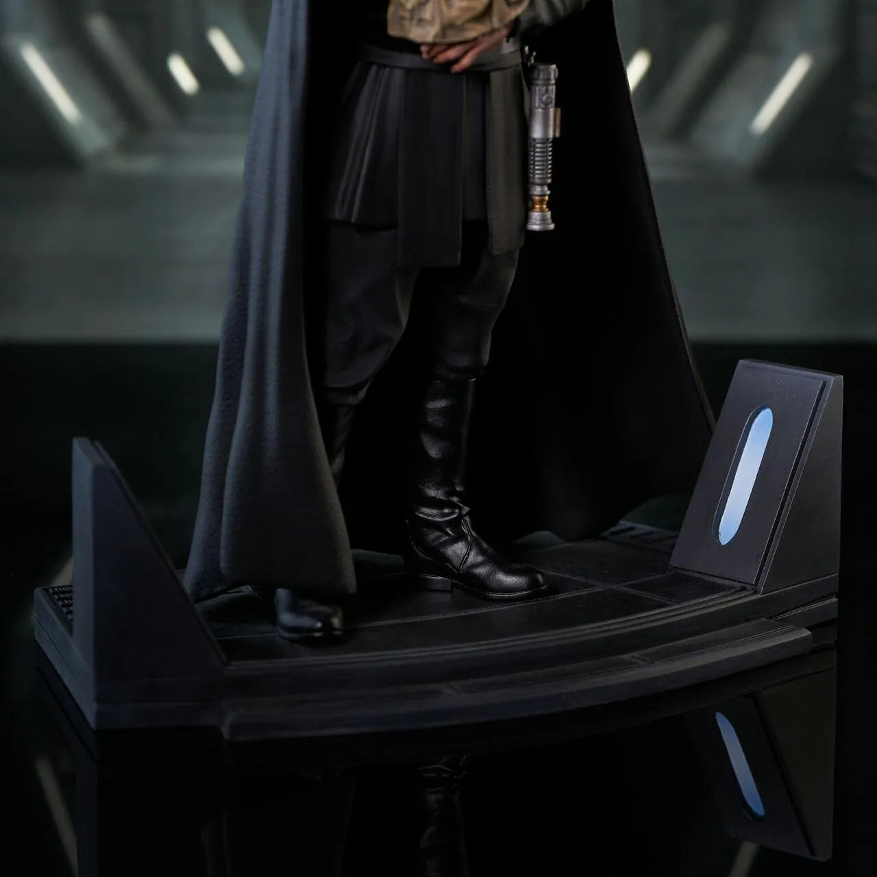 DSTFEB222120 Star Wars: The Mandalorian - Luke & Grogu Statue - Diamond Select Toys - Titan Pop Culture