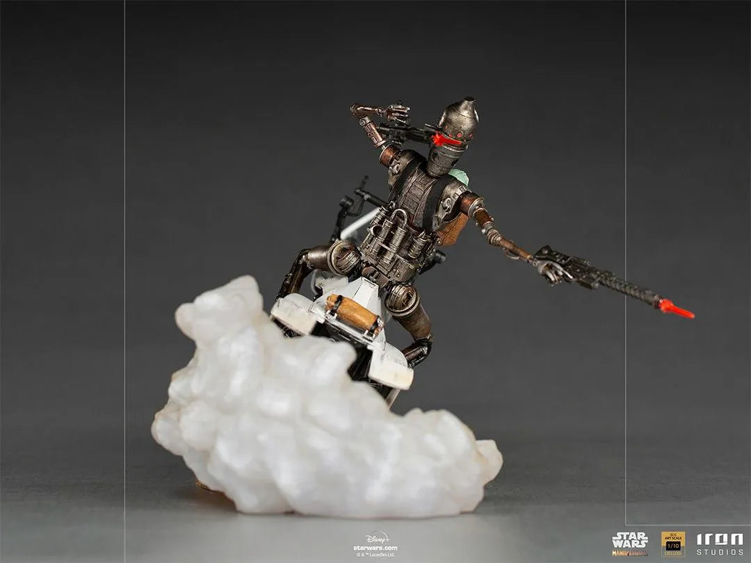 IRO28235 Star Wars: Mandalorian - IG-11 & Child Deluxe 1:10 Scale Statue - Dark Horse Comics - Titan Pop Culture