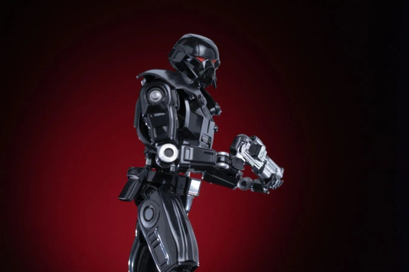 IRO28389 Star Wars: The Mandalorian - Dark Trooper 1:10 Scale Statue - Iron Studios - Titan Pop Culture