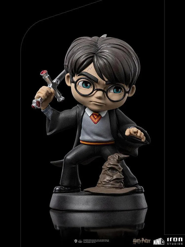 IRO50812 Harry Potter - Harry Potter with Sword of Gryffindor Minico Vinyl Figure - Iron Studios - Titan Pop Culture