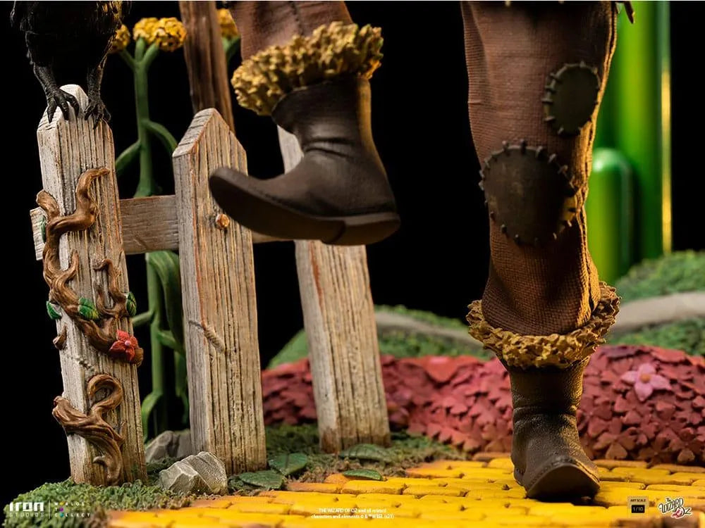 IRO51321 Wizard of Oz - Scarecrow Deluxe 1:10 Scale Statue - Iron Studios - Titan Pop Culture