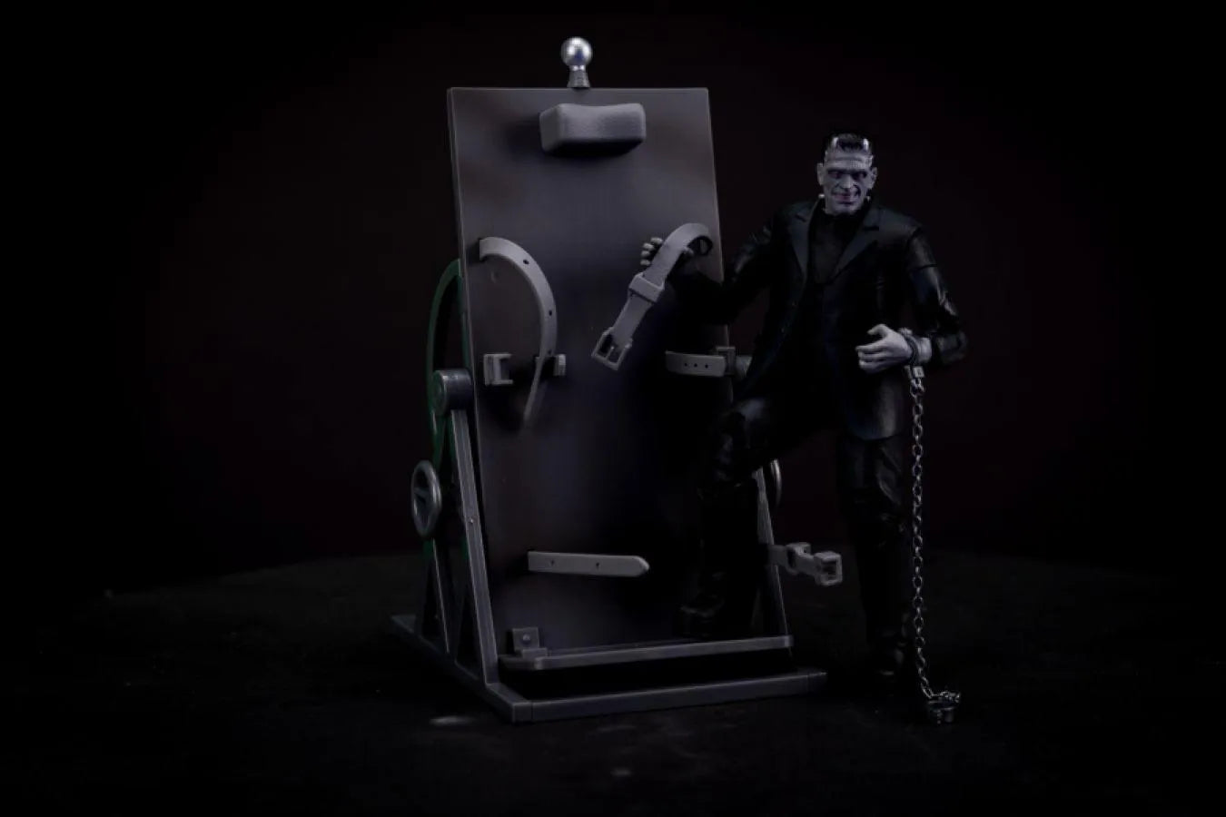 JAD32676 Universal Monsters - Frankenstein Deluxe Box Set - NECA - Titan Pop Culture