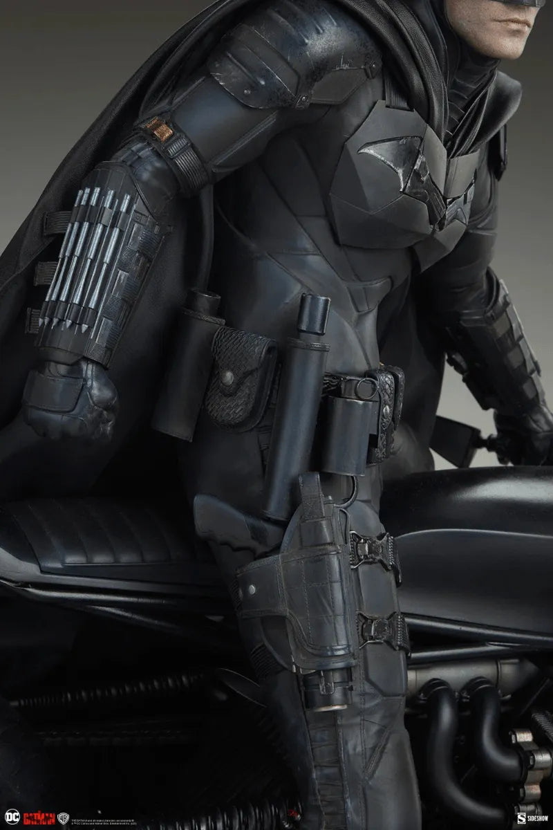 SID300819 The Batman - Batman Premium Format Statue - Sideshow Collectibles - Titan Pop Culture