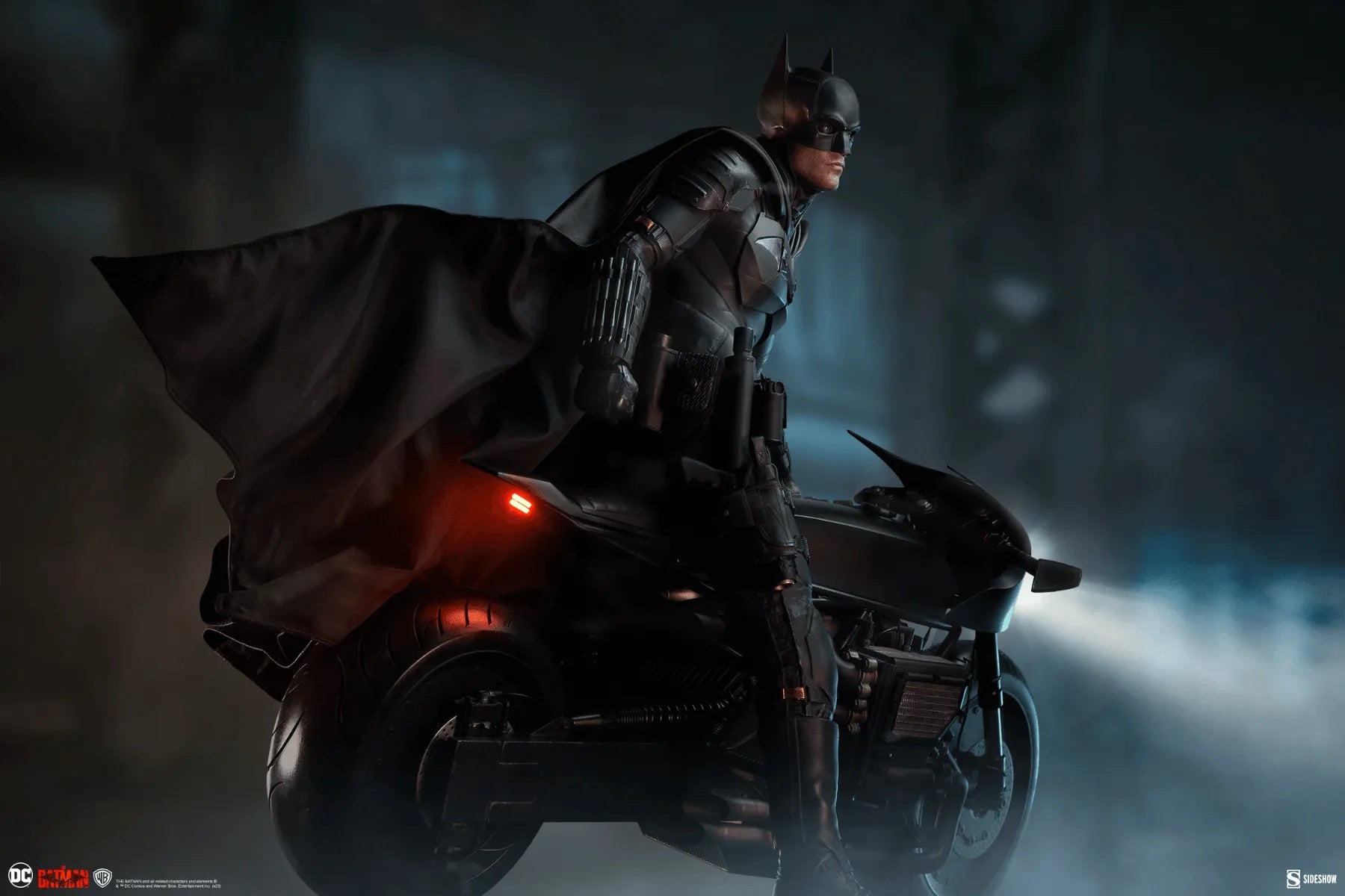 SID300819 The Batman - Batman Premium Format Statue - Sideshow Collectibles - Titan Pop Culture