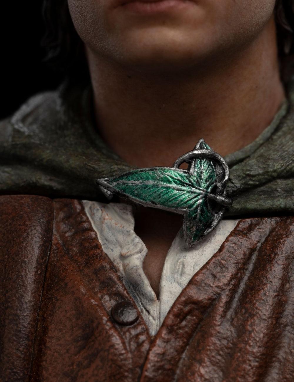 WET04156 The Lord of the Rings - Frodo Baggins, Ringbeaer Classic Series 1:6 Scale Statue - Weta Workshop - Titan Pop Culture