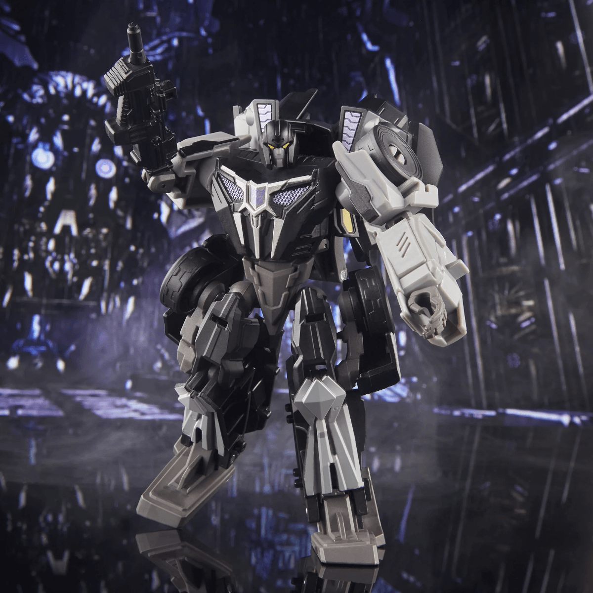 24241 Transformers Studio Series: Deluxe Class - 02 Gamer Edition Barricade - Hasbro - Titan Pop Culture