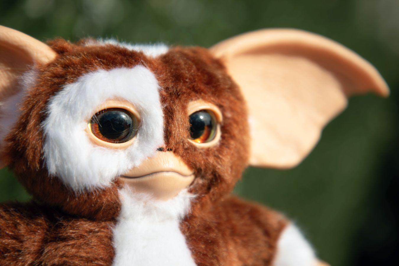 IKO1910 Gremlins - Replica Gizmo Plush - Ikon Design Studio - Titan Pop Culture