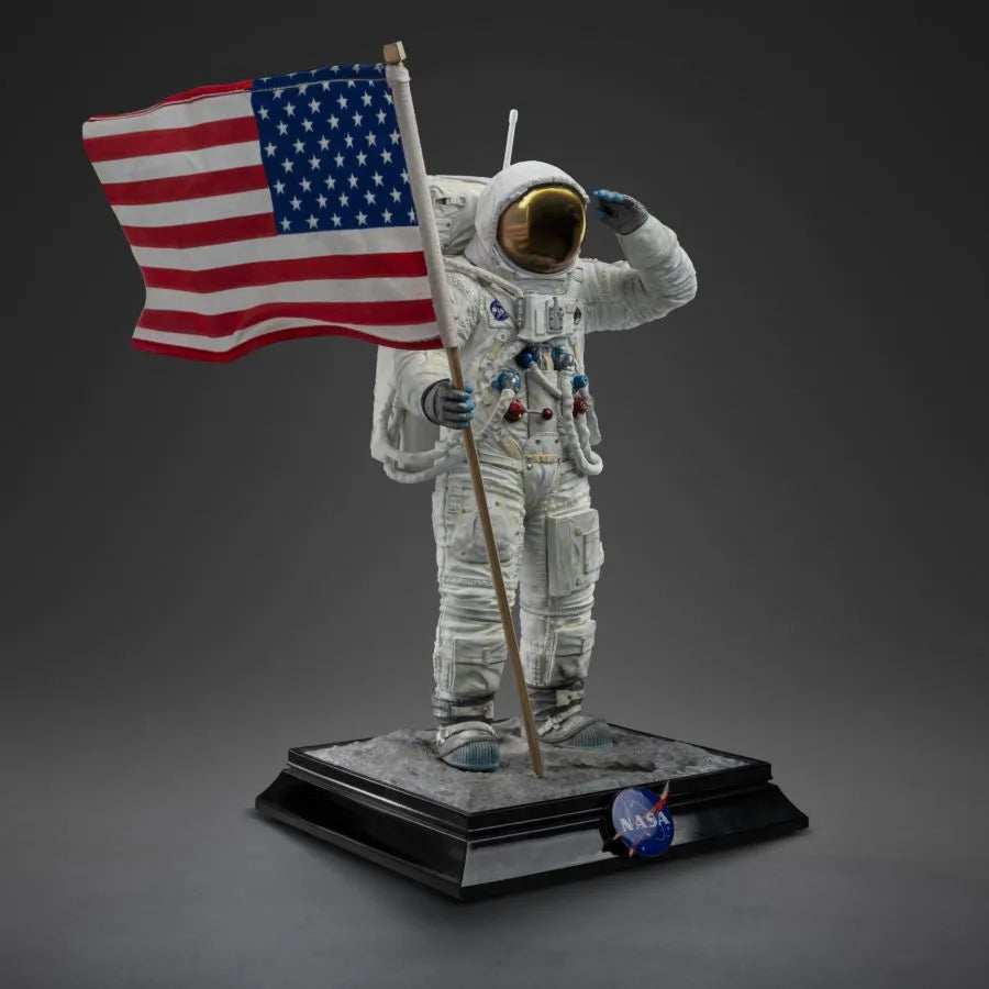 IRO56432 Apollo 11 - Astronaut 1:10 Scale Statue - Iron Studios - Titan Pop Culture