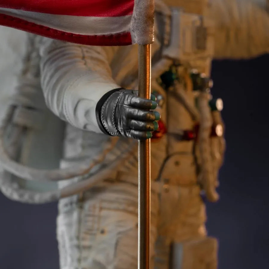 IRO56432 Apollo 11 - Astronaut 1:10 Scale Statue - Iron Studios - Titan Pop Culture