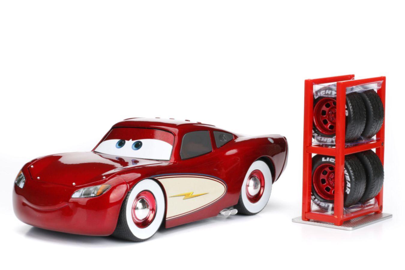 JAD98033 Cars - Cruising Lightning McQueen 1:24 Scale Die-cast Vehicle - Jada Toys - Titan Pop Culture