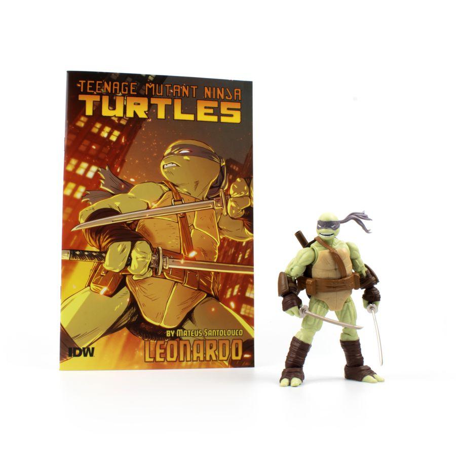 TLSBATMNTLEOCOM02 Teenage Mutant Ninja Turtles (comics) - Leonardo BST AXN Action Figure & Comic Book - The Loyal Subjects - Titan Pop Culture