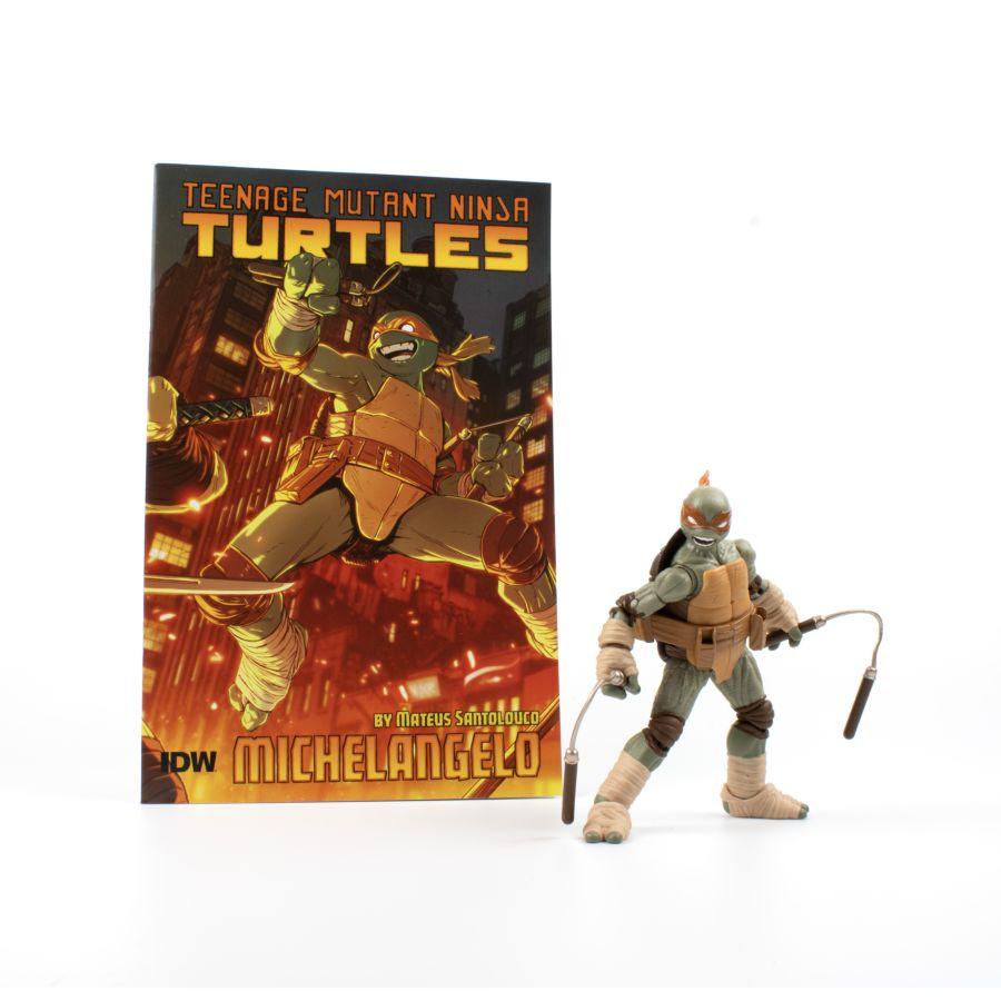 TLSBATMNTMICCOM02 Teenage Mutant Ninja Turtles (comics) - Michelangelo BST AXN Action Figure & Comic Book - The Loyal Subjects - Titan Pop Culture