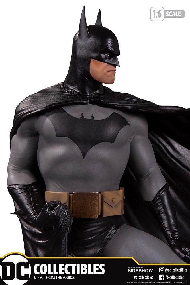 DCC905604 Batman - Batman by Alex Ross Deluxe Designer Statue - DC Comics - Titan Pop Culture