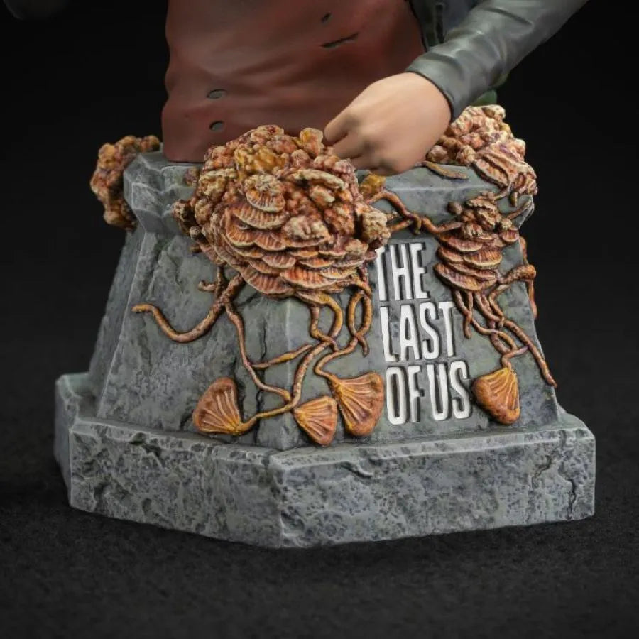 DHC3016-478 The Last of Us - Ellie with Handgun Bust - Dark Horse Comics - Titan Pop Culture