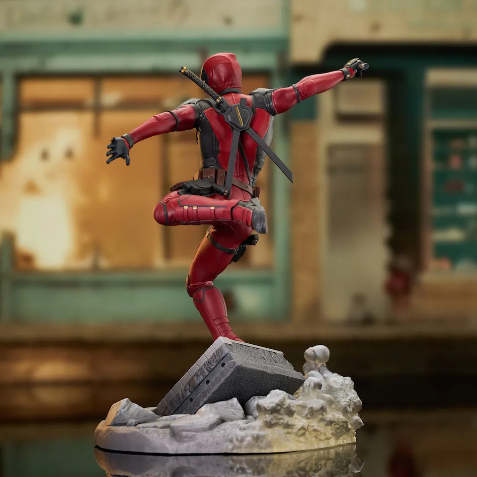 DSTDEC242211 Deadpool & Wolverine - Deadpool PVC Statue - Diamond Select Toys - Titan Pop Culture