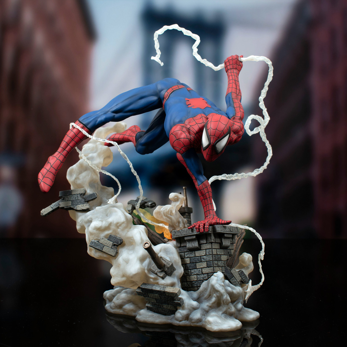 DSTDEC242214 Spider-Man - Spider-Man 90's Milestone Statue - Diamond Select Toys - Titan Pop Culture