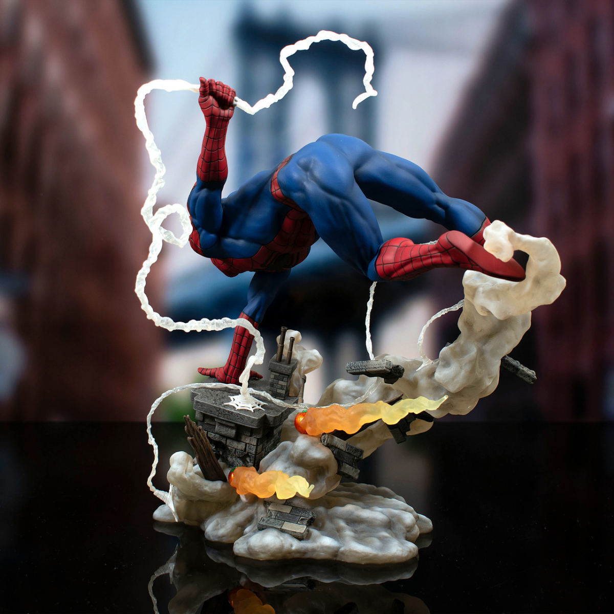 DSTDEC242214 Spider-Man - Spider-Man 90's Milestone Statue - Diamond Select Toys - Titan Pop Culture