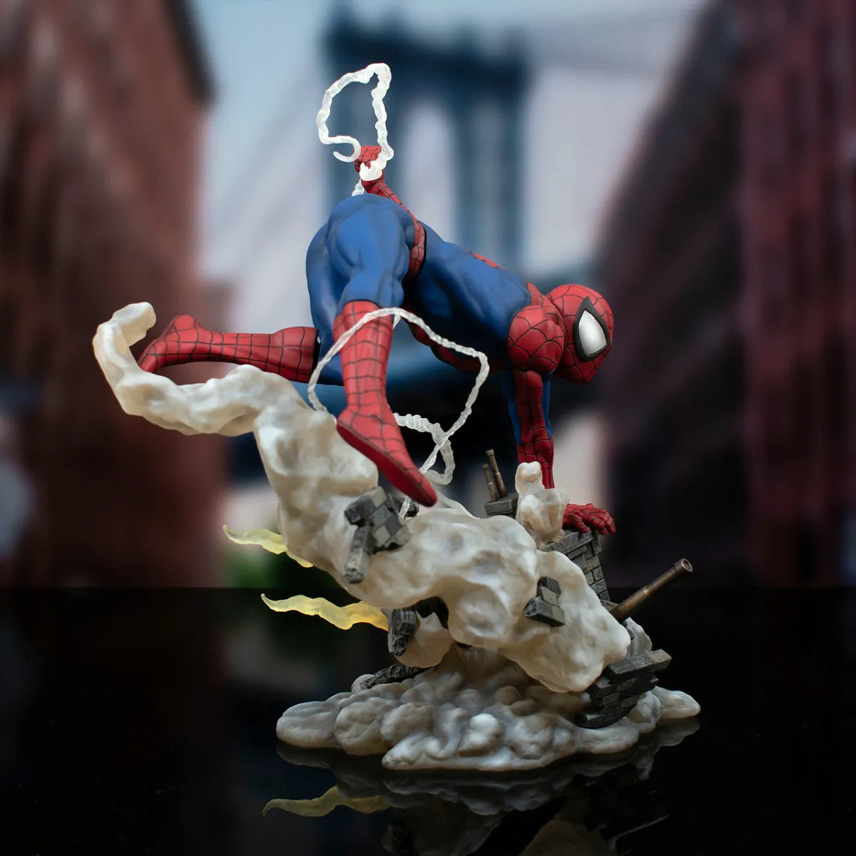 DSTDEC242214 Spider-Man - Spider-Man 90's Milestone Statue - Diamond Select Toys - Titan Pop Culture