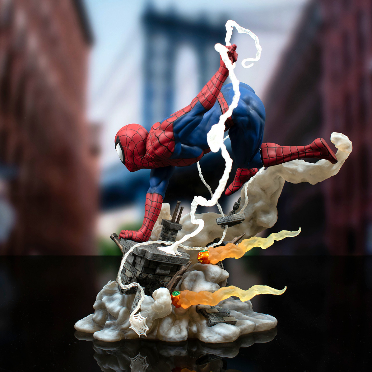 DSTDEC242214 Spider-Man - Spider-Man 90's Milestone Statue - Diamond Select Toys - Titan Pop Culture