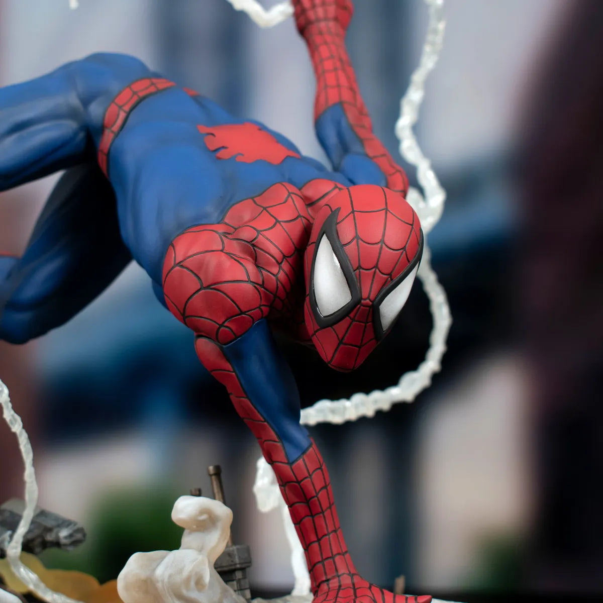 DSTDEC242214 Spider-Man - Spider-Man 90's Milestone Statue - Diamond Select Toys - Titan Pop Culture