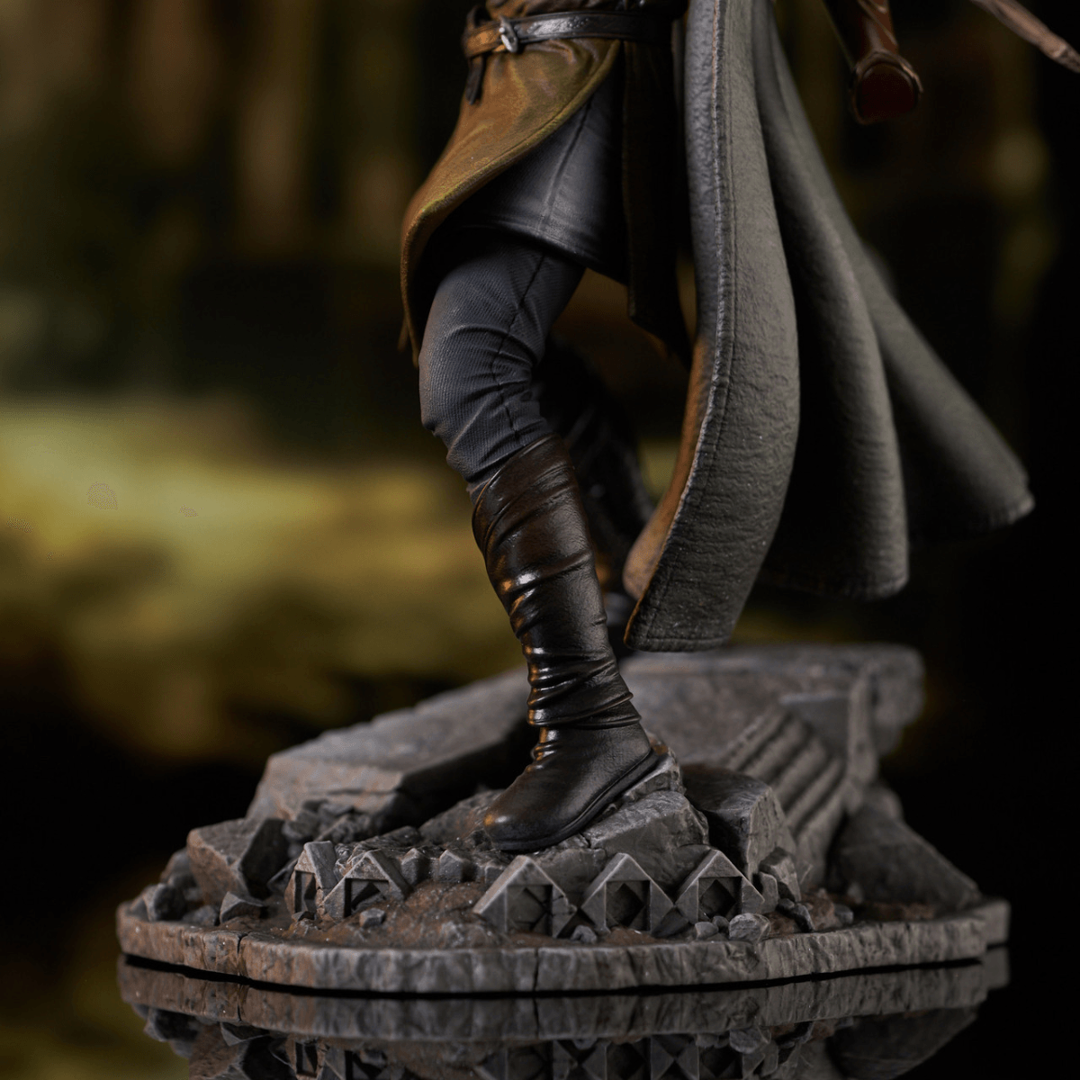 DSTMAR242248 The Lord of the Rings - Legolas Deluxe Gallery PVC Statue - Diamond Select Toys - Titan Pop Culture