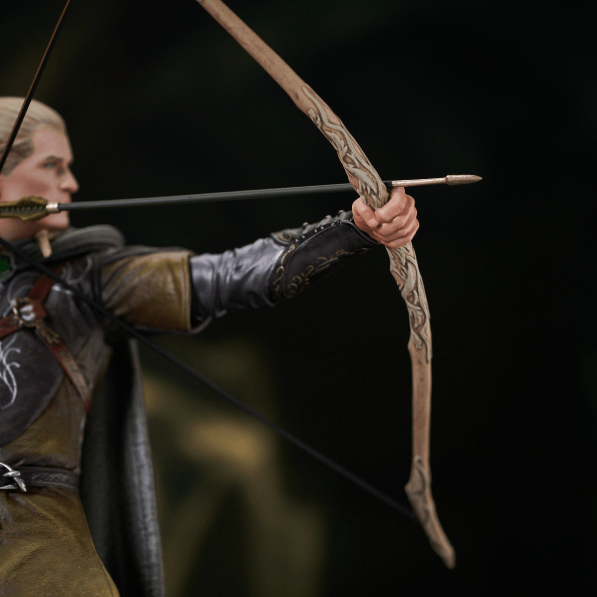 DSTMAR242248 The Lord of the Rings - Legolas Deluxe Gallery PVC Statue - Diamond Select Toys - Titan Pop Culture