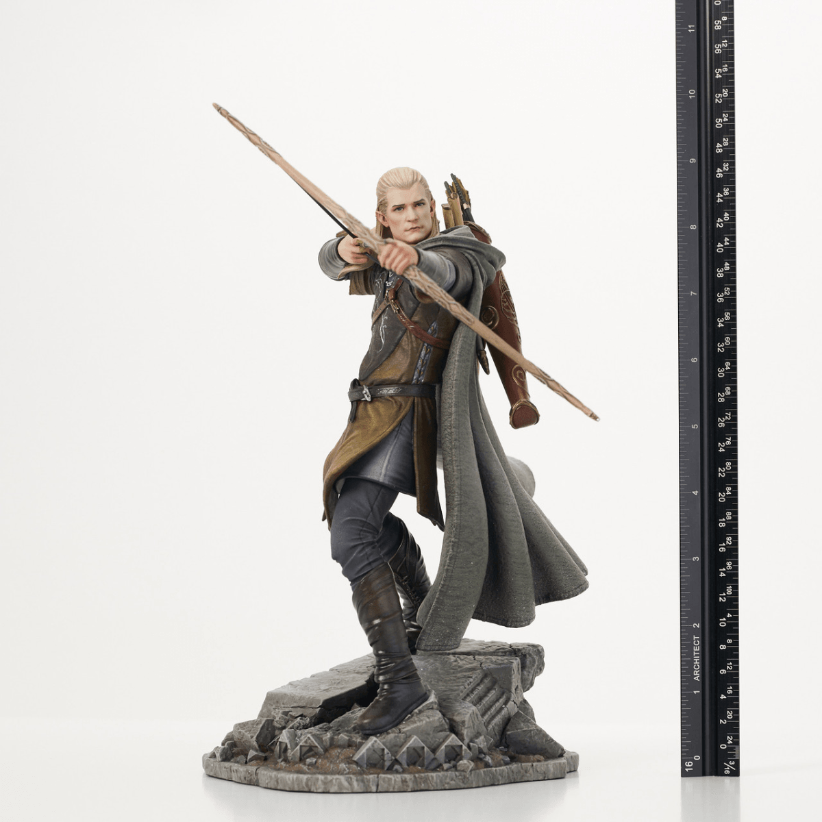 DSTMAR242248 The Lord of the Rings - Legolas Deluxe Gallery PVC Statue - Diamond Select Toys - Titan Pop Culture