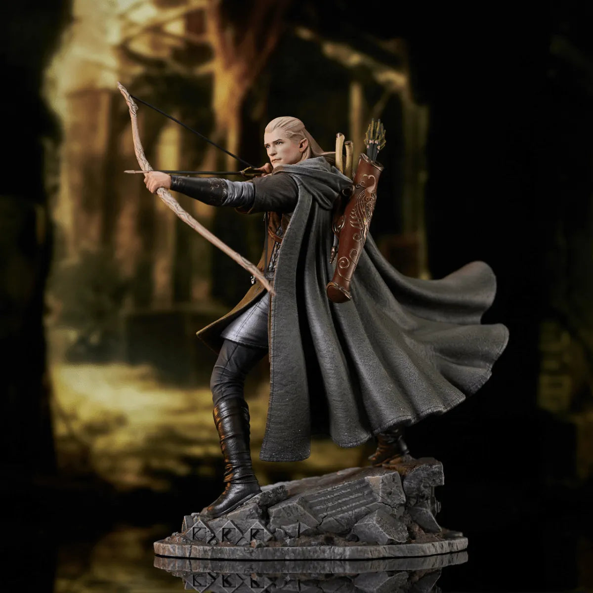 DSTMAR242248 The Lord of the Rings - Legolas Deluxe Gallery PVC Statue - Diamond Select Toys - Titan Pop Culture