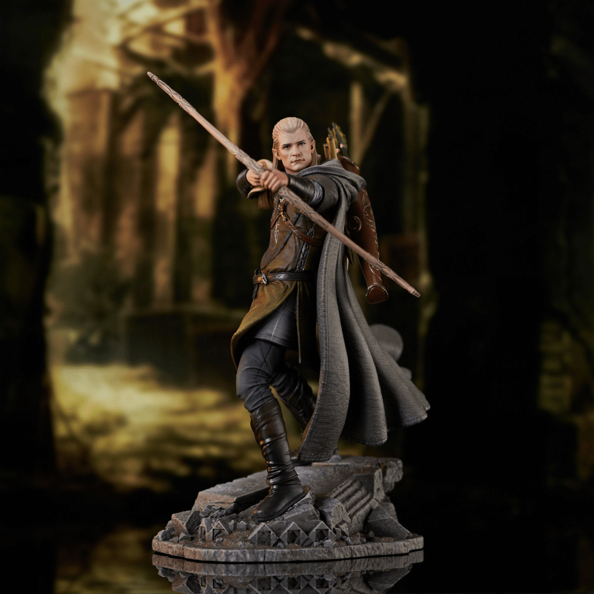 DSTMAR242248 The Lord of the Rings - Legolas Deluxe Gallery PVC Statue - Diamond Select Toys - Titan Pop Culture