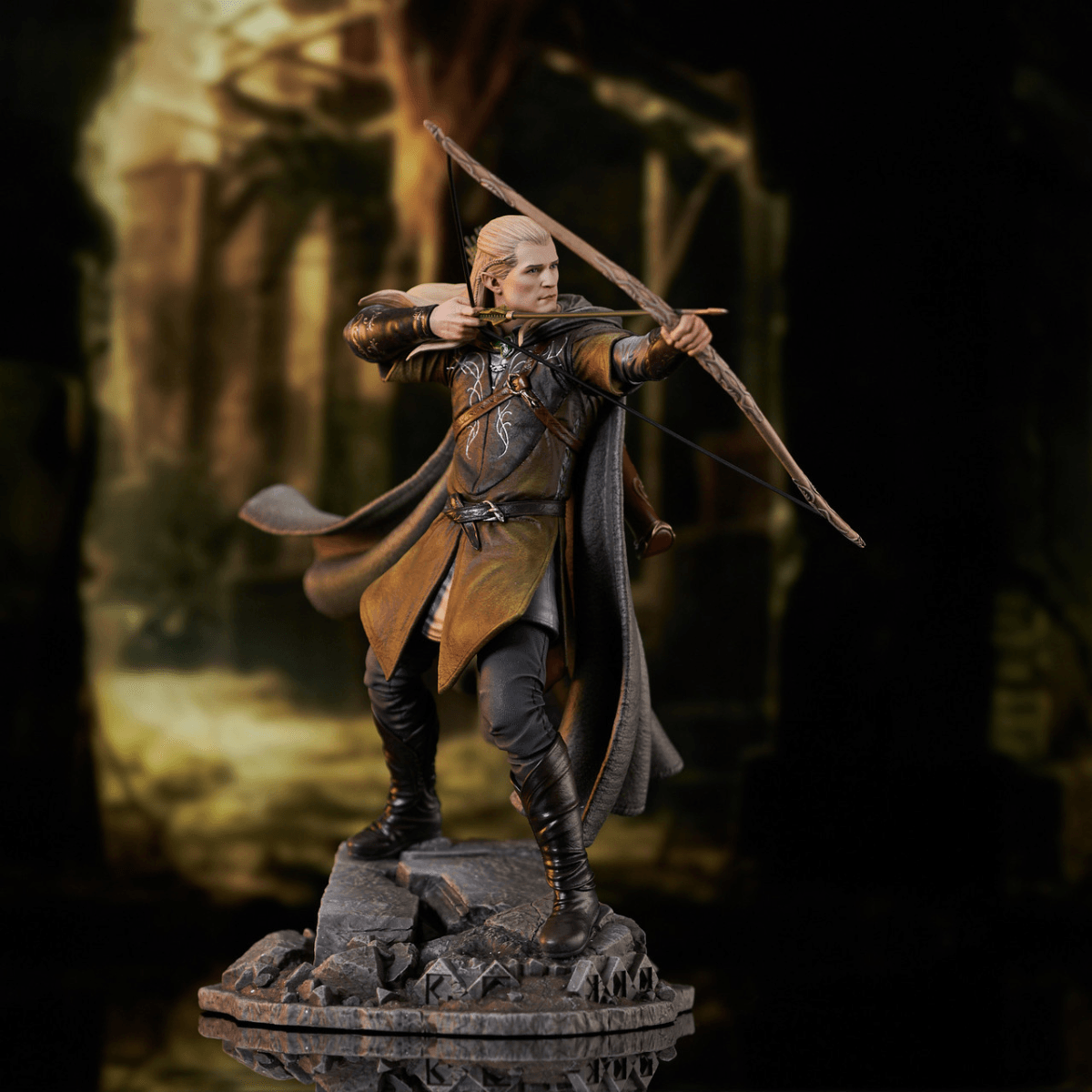 DSTMAR242248 The Lord of the Rings - Legolas Deluxe Gallery PVC Statue - Diamond Select Toys - Titan Pop Culture