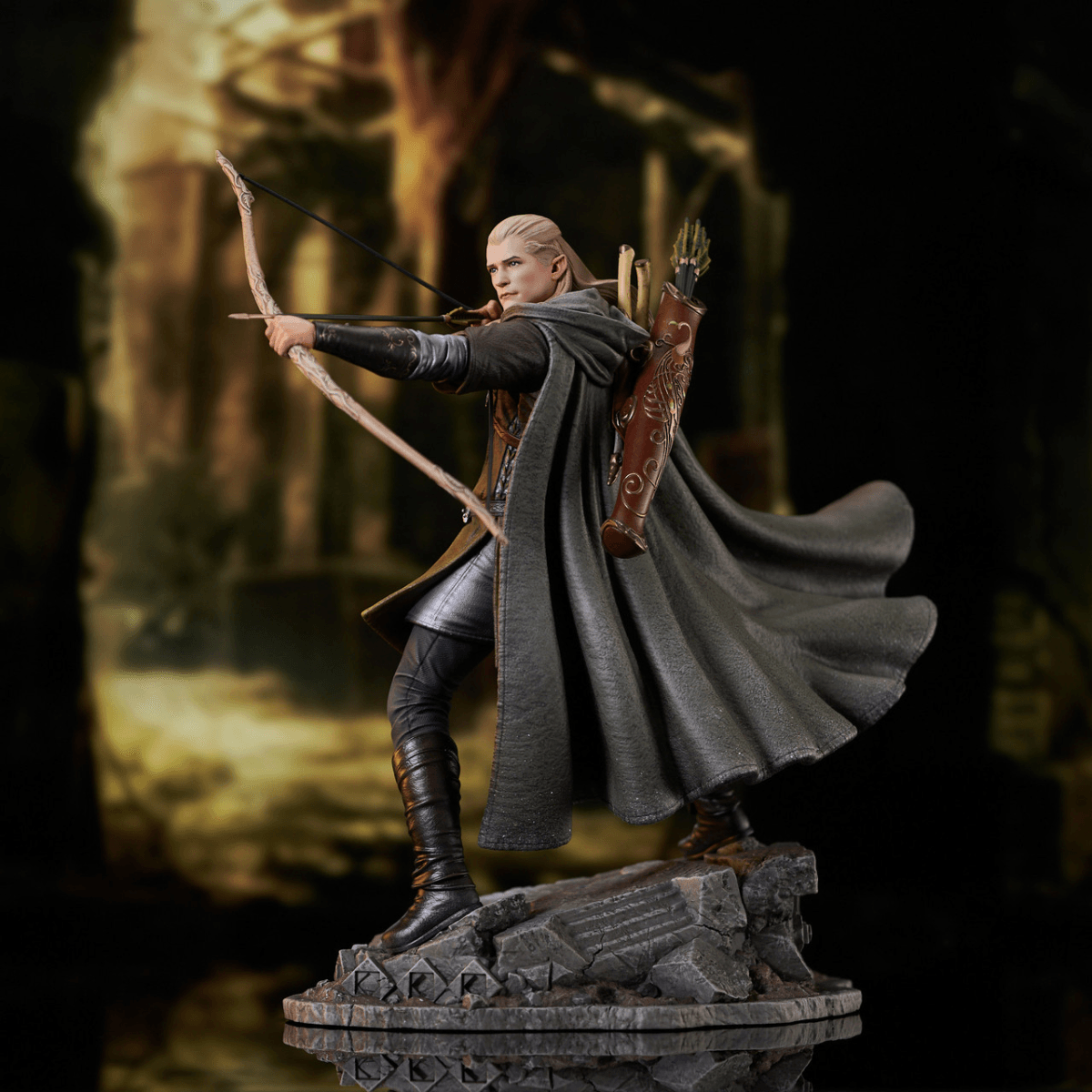 DSTMAR242248 The Lord of the Rings - Legolas Deluxe Gallery PVC Statue - Diamond Select Toys - Titan Pop Culture