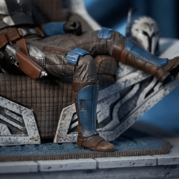 DSTMAR242255 Star Wars: Mandalorian - Bo-Katan on Throne Statue - Diamond Select Toys - Titan Pop Culture