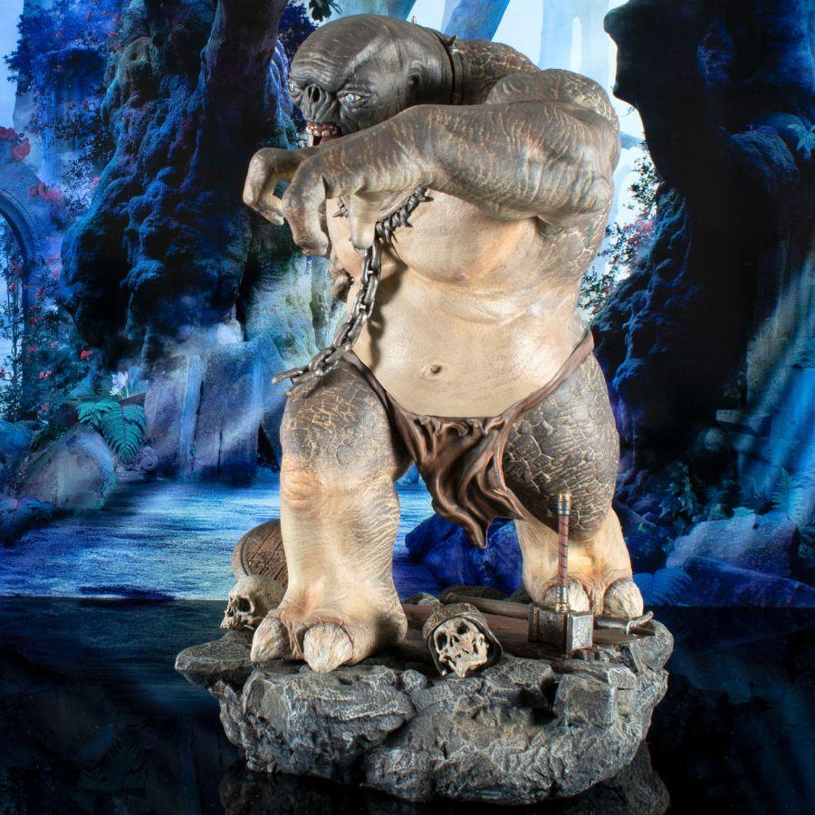 DSTNOV231997 The Lord of the Rings - Cave Troll Deluxe Gallery PVC Diorama Statue - Diamond Select Toys - Titan Pop Culture