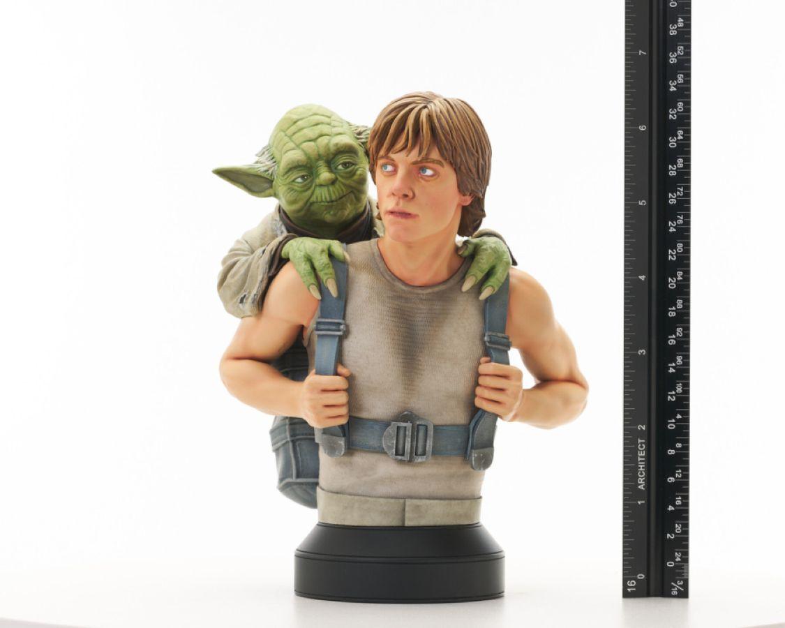 DSTNOV232005 Star Wars: The Empire Strikes Back -Luke Skywalker with Yoda 1:6 Scale Mini Bust - Diamond Select Toys - Titan Pop Culture